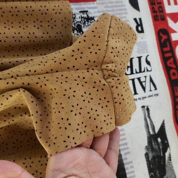 Faux suede skort - Picture 2 of 8